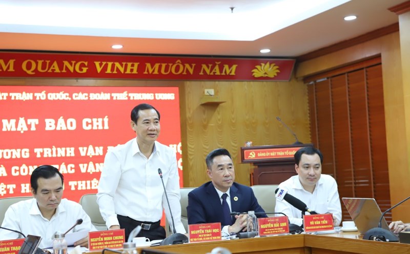 Mr. Nguyen Thai Hoc - Deputy Secretary of the Party Committee of the Vietnam Fatherland Front and Central Trade Unions spoke at the meeting. Photo: Bao Han