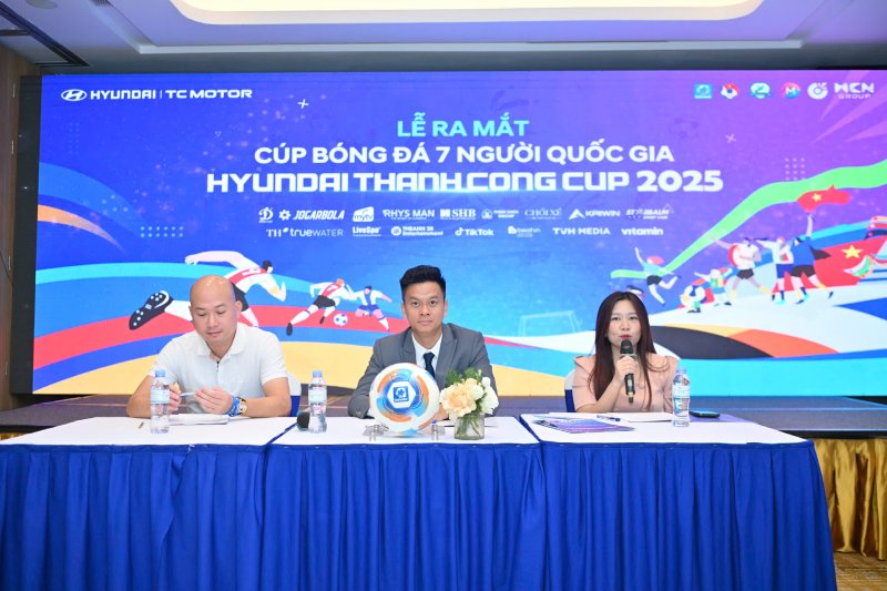 Le ra mat Cup bong da 7 nguoi Quoc gia 2025. Anh: Minh Hieu