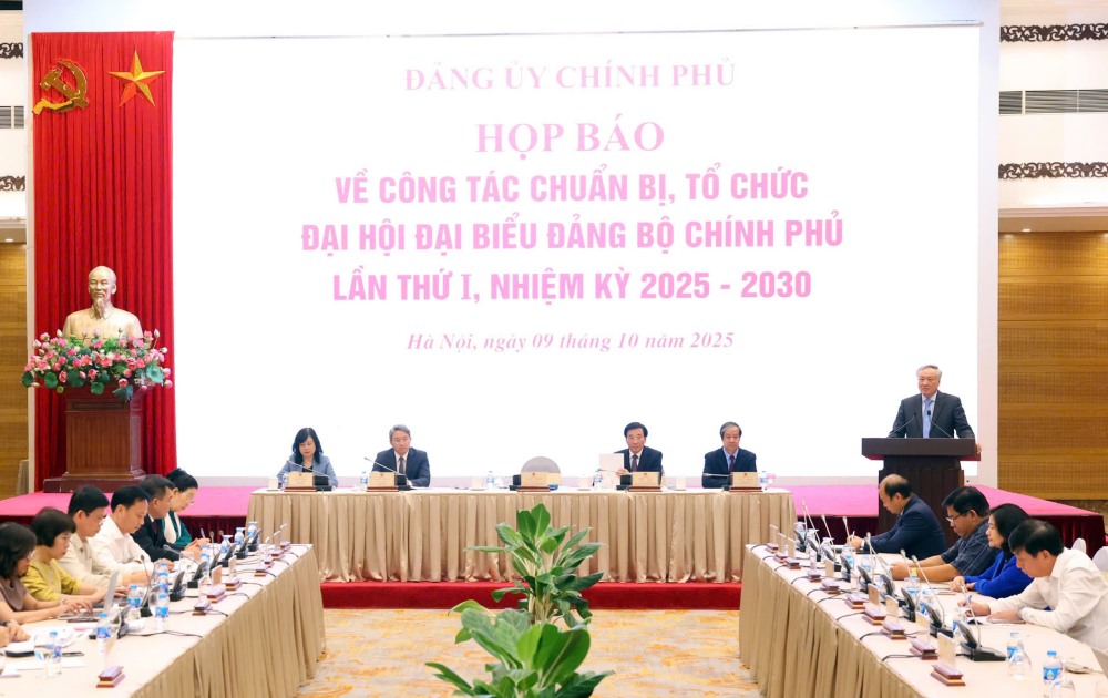 Quang canh hop bao. Anh: Pham Dong