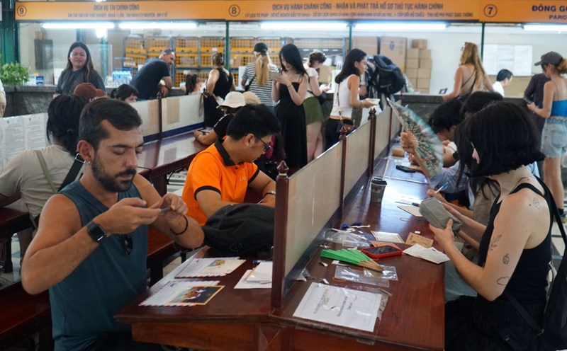 International visitors visiting and traveling to Ho Chi Minh City. Photo: Thanh Chan