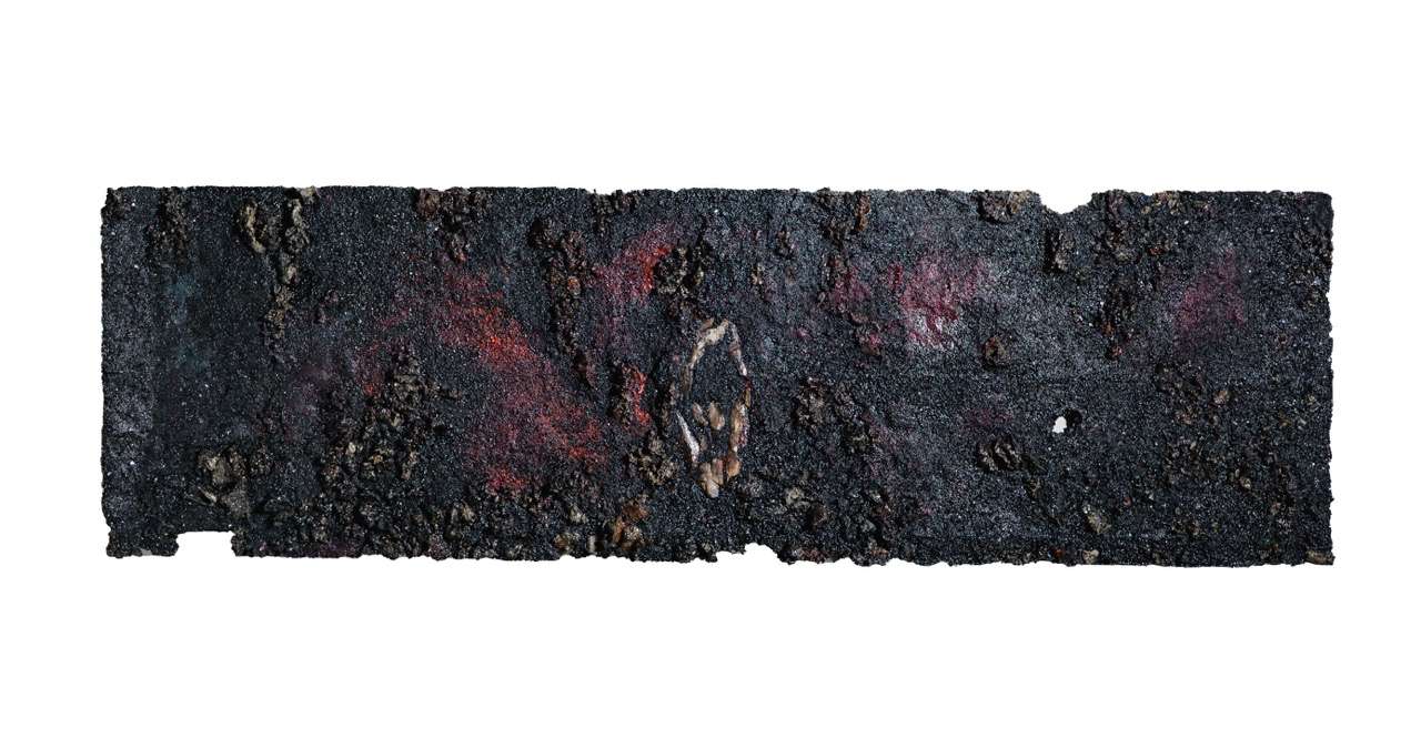 Hoa si Cao Van Thuc voi tac pham cua minh. Anh: Ban to chuc.