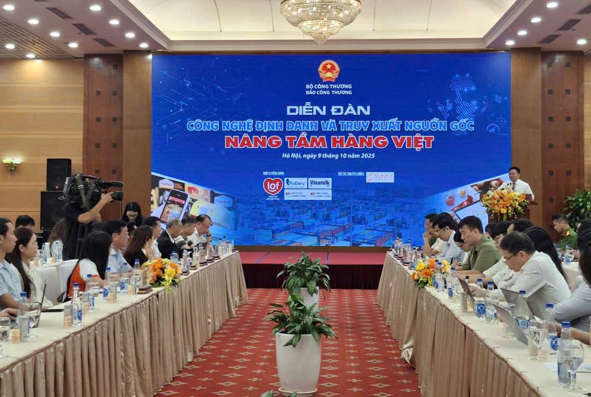 Dien dan “Cong nghe dinh danh va truy xuat nguon goc – Nang tam hang Viet”. Anh: Tuyet Lan