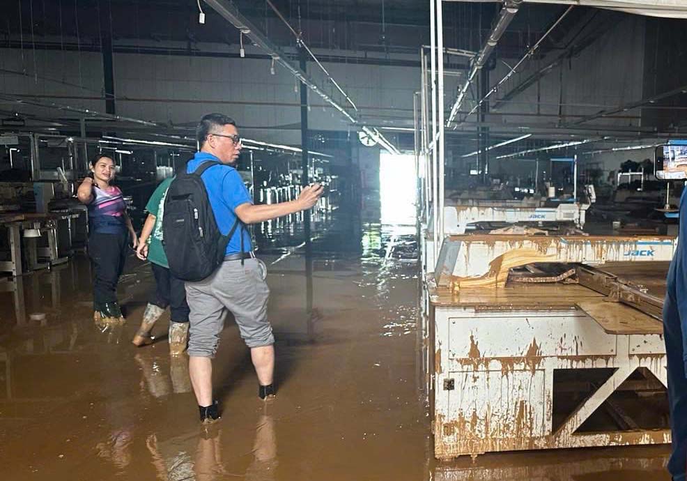 L'assurance Bao Viet accompagne les habitants des zones touchees par les catastrophes naturelles et les inondations. Photo : fournie par Bao Viet.