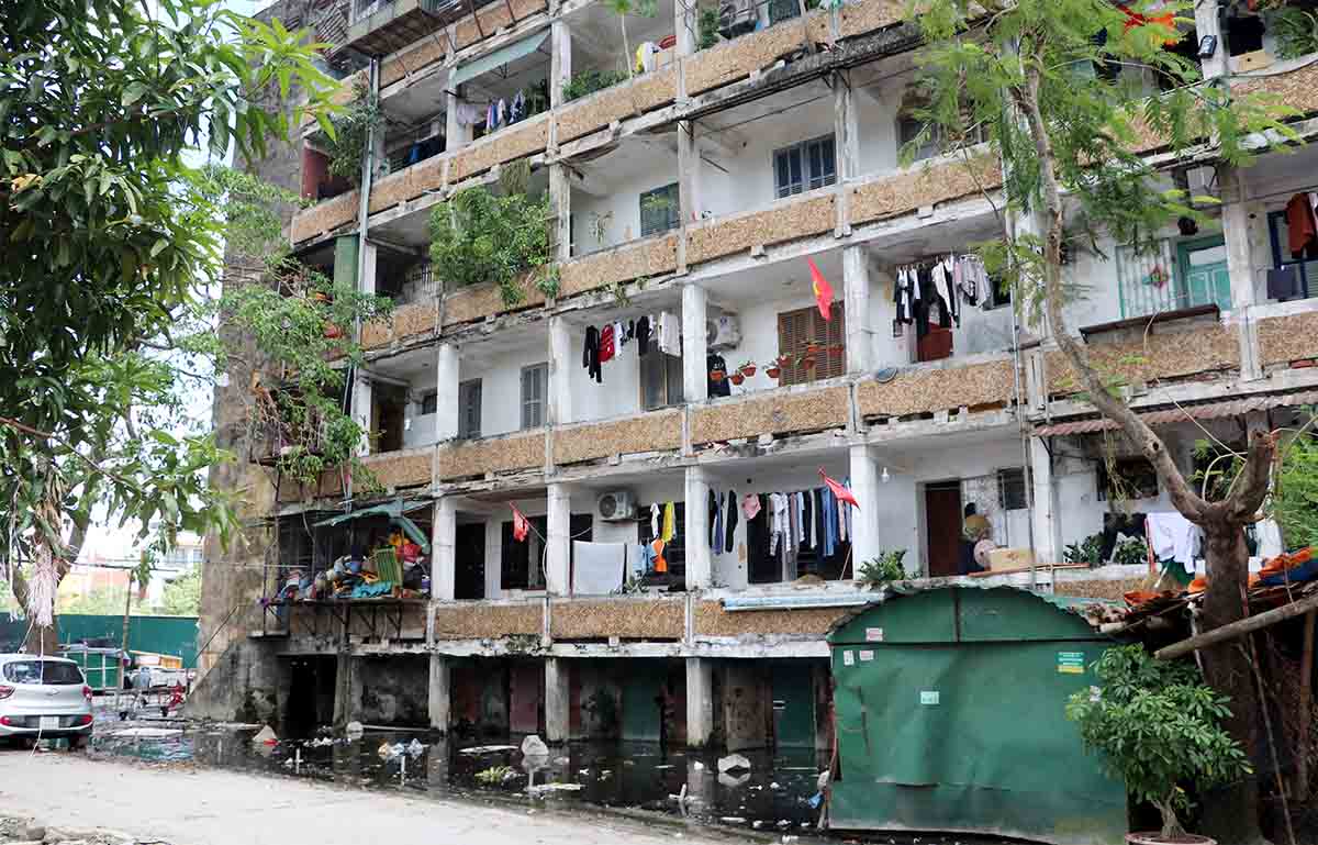 Quang Trung apartment complex (Thanh Vinh ward, Nghe An) has seriously degraded, not ensuring safety for residents. Photo: Phan Quynh