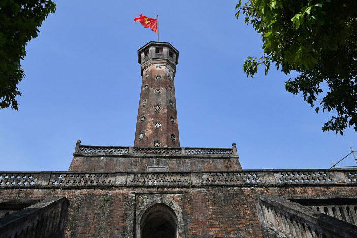 秋晴れの中、ハノイの国旗の塔。写真:Viet Van