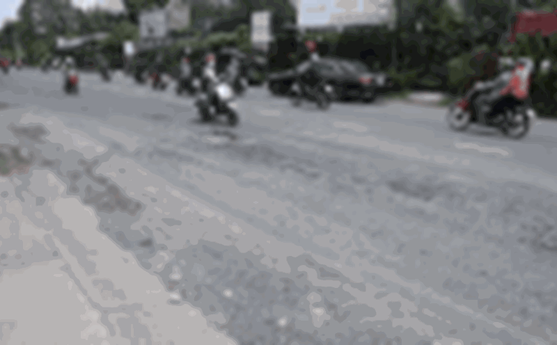The road worth more than 4.5 billion VND in Ho Chi Minh City, inaugurated less than a year ago, has deteriorated and is full of potholes