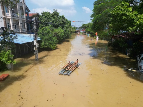 Bien nuoc tai xa Xuan Son. Anh: Huu Chanh