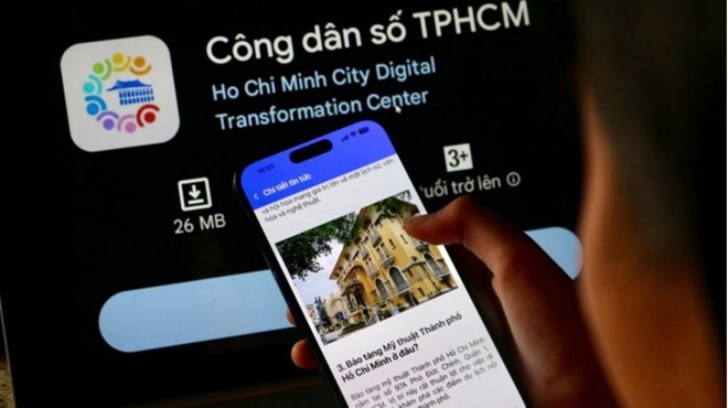 Guiding people to install the Ho Chi Minh City Digital Citizen application is one of the goals at the upcoming launching ceremony of the digital education movement. Photo: Digital Transformation Center
