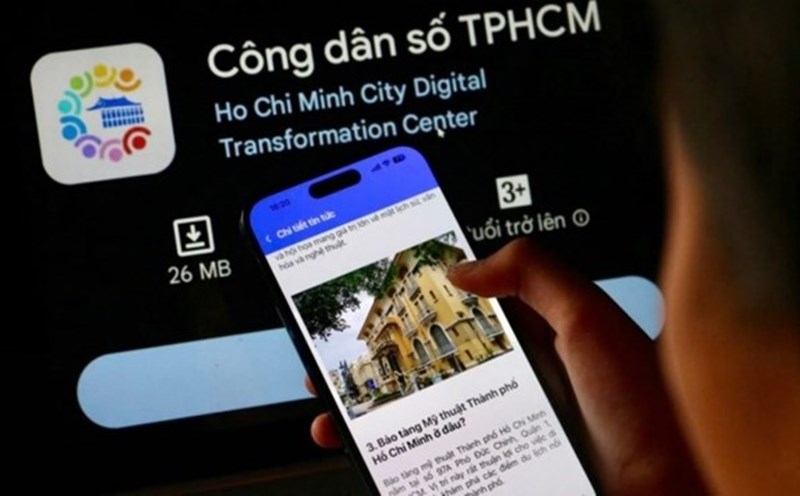 Guiding people to install the Ho Chi Minh City Digital Citizen application is one of the goals at the upcoming launching ceremony of the digital education movement. Photo: Digital Transformation Center