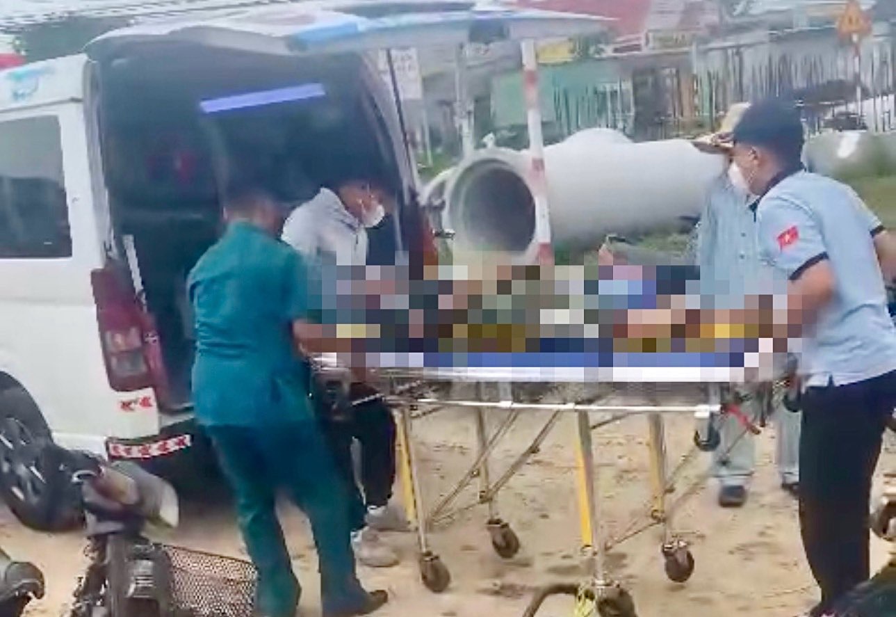 Nan nhan duoc dua di cap cuu nhung da tu vong. Anh: Duy Tuan