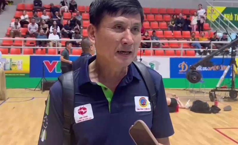 Pham Van Long監督は、全国バレーボール選手権の準決勝に最も多く参加した人物の1人です。写真:Chi Tran