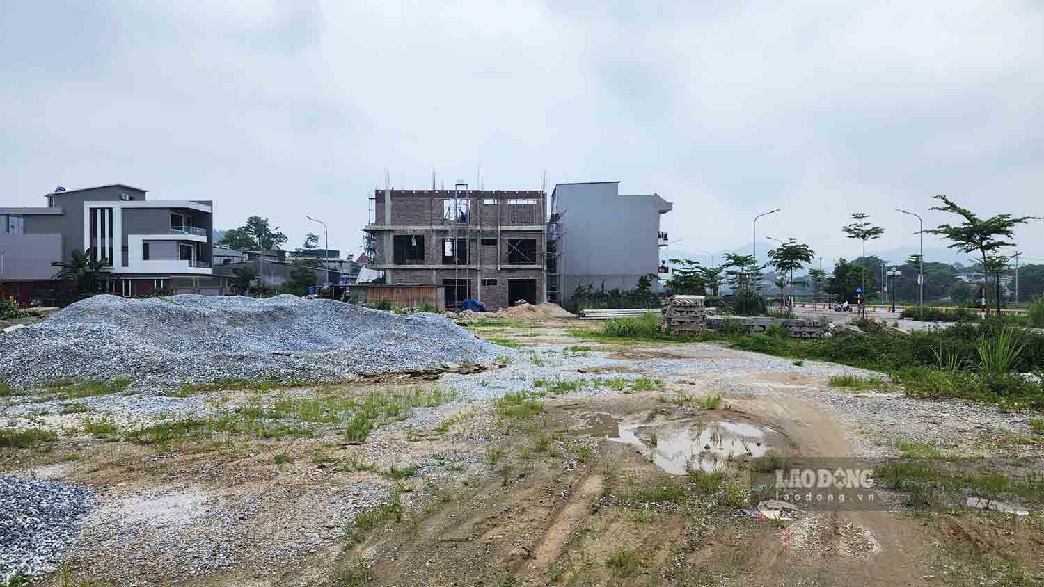 Theo Công ty TNHH Thành Long, nhiều dự án khu dân cư do Ban QLDAĐTXD khu vực Sơn Dương làm chủ đầu tư đã bán xong đất, thu tiền về nhưng tiền tạm ứng của doanh nghiệp vẫn không được hoàn trả. Ảnh: PV.