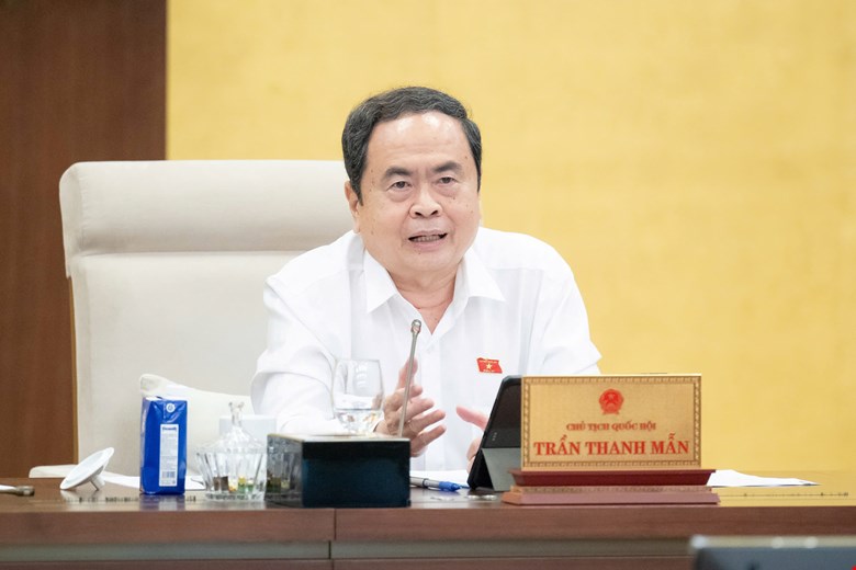 쩐탄만 국회 의장 겸 찬다 정치국 위원은 찬다가 연구를 위해 찬장에 넣어두었다가 매달아 놓는 상황을 개선해야 한다고 밝혔습니다. 사진: Quochoi.vn