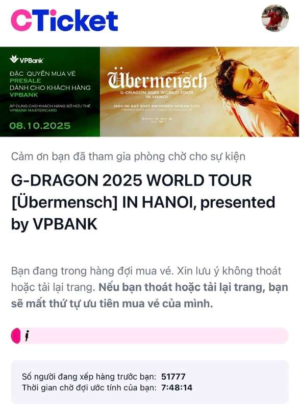 So nguoi xep hang mua ve presale co nay. Anh: VPBank
