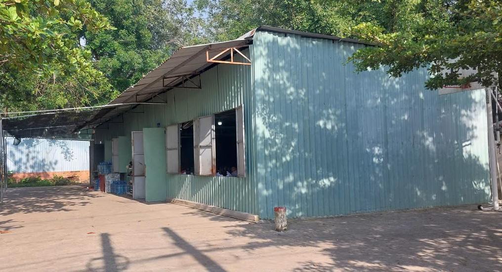 Sala de aula rodeada de arboles en la escuela primaria An Son distrito de Long Nguyen ciudad de Ho Chi Minh. Foto: Duong Binh