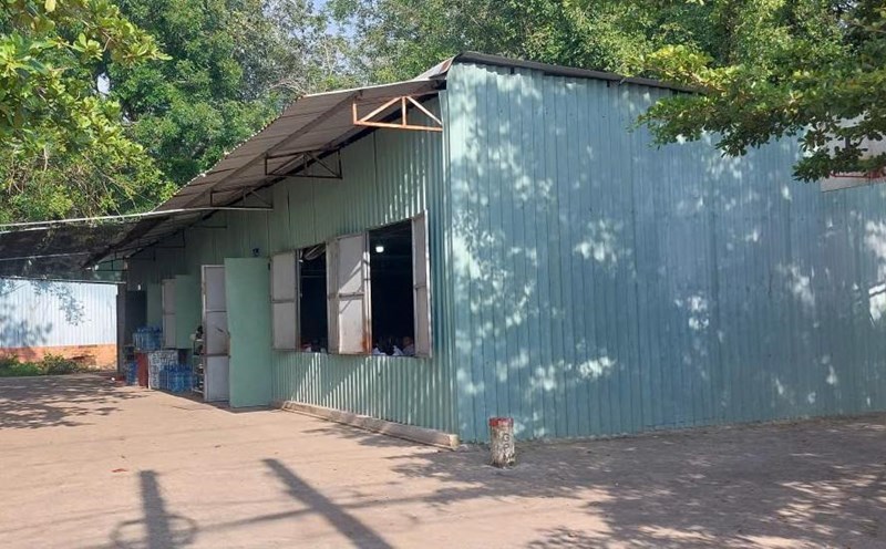 The corrugated iron classroom at An Son Primary School, Long Nguyen Ward, Ho Chi Minh City. Photo: Duong Binh