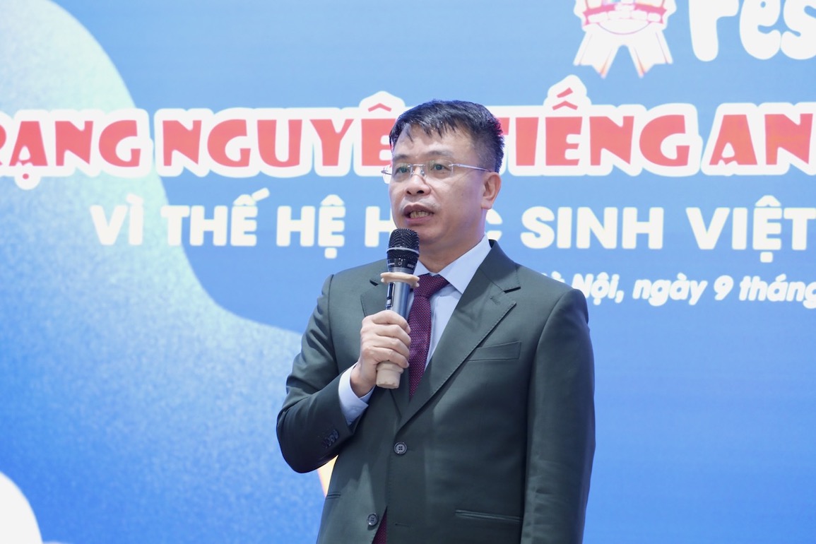 Nha bao Nguyen Phan Khue - Uy vien Hoi dong doi Trung uong, Tong Bien tap Bao Thieu nien Tien phong va Nhi dong phat bieu tai