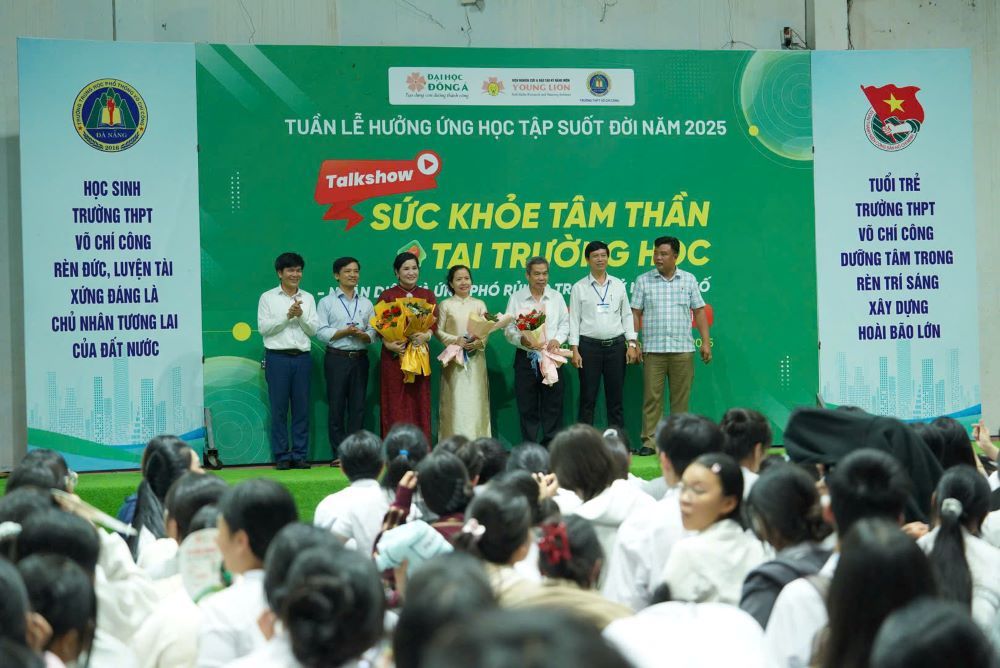 Chuoi chuong trinh cham soc suc khoe tinh than cho hoc sinh THPT mien Trung – Tay Nguyen nam 2026 cua Dai hoc Dong A chinh thuc duoc khoi dong. Anh: DH Dong A