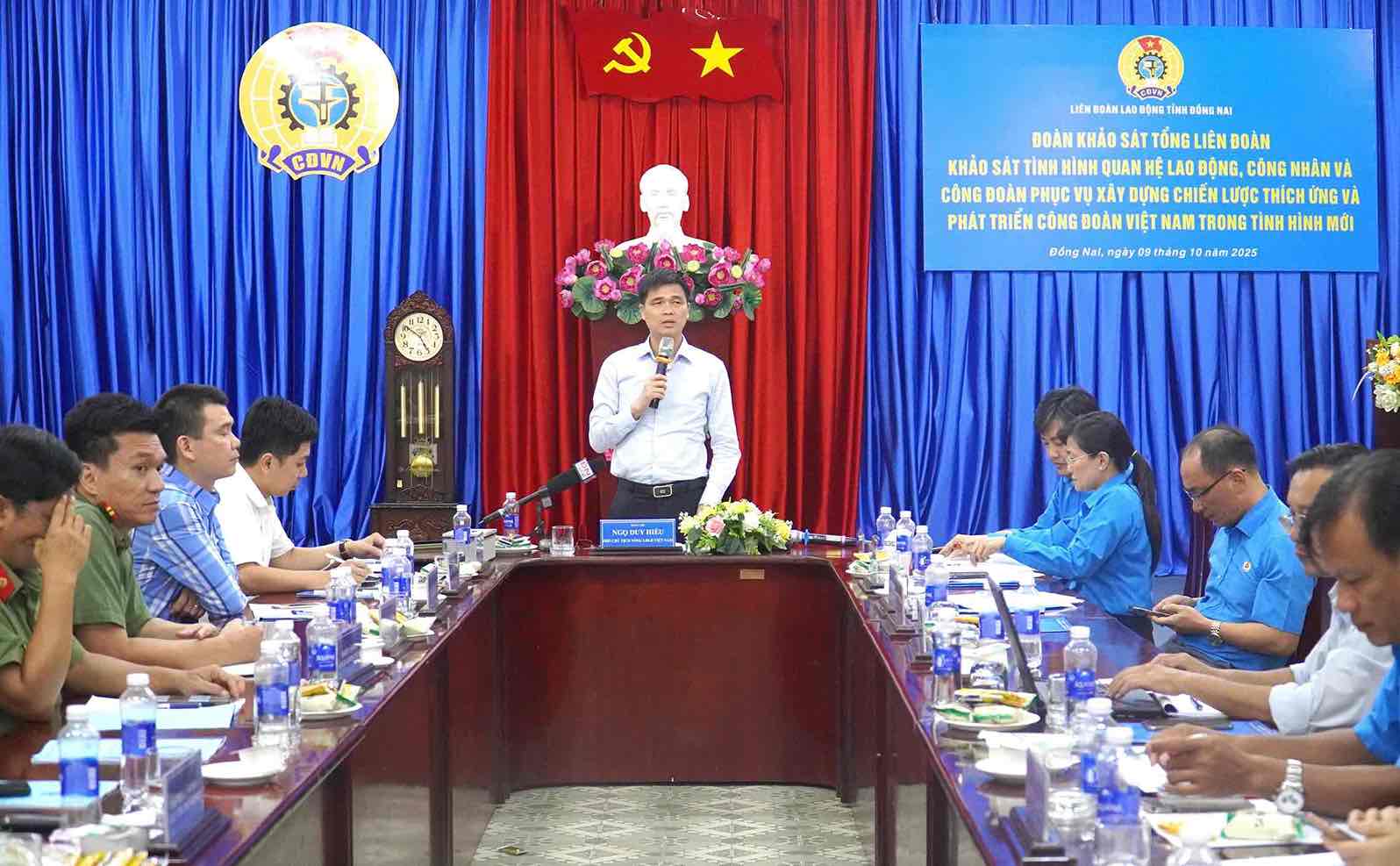 Doan khao sat cua Tong LDLDVN lam viec tai tinh Dong Nai. Anh: HAC