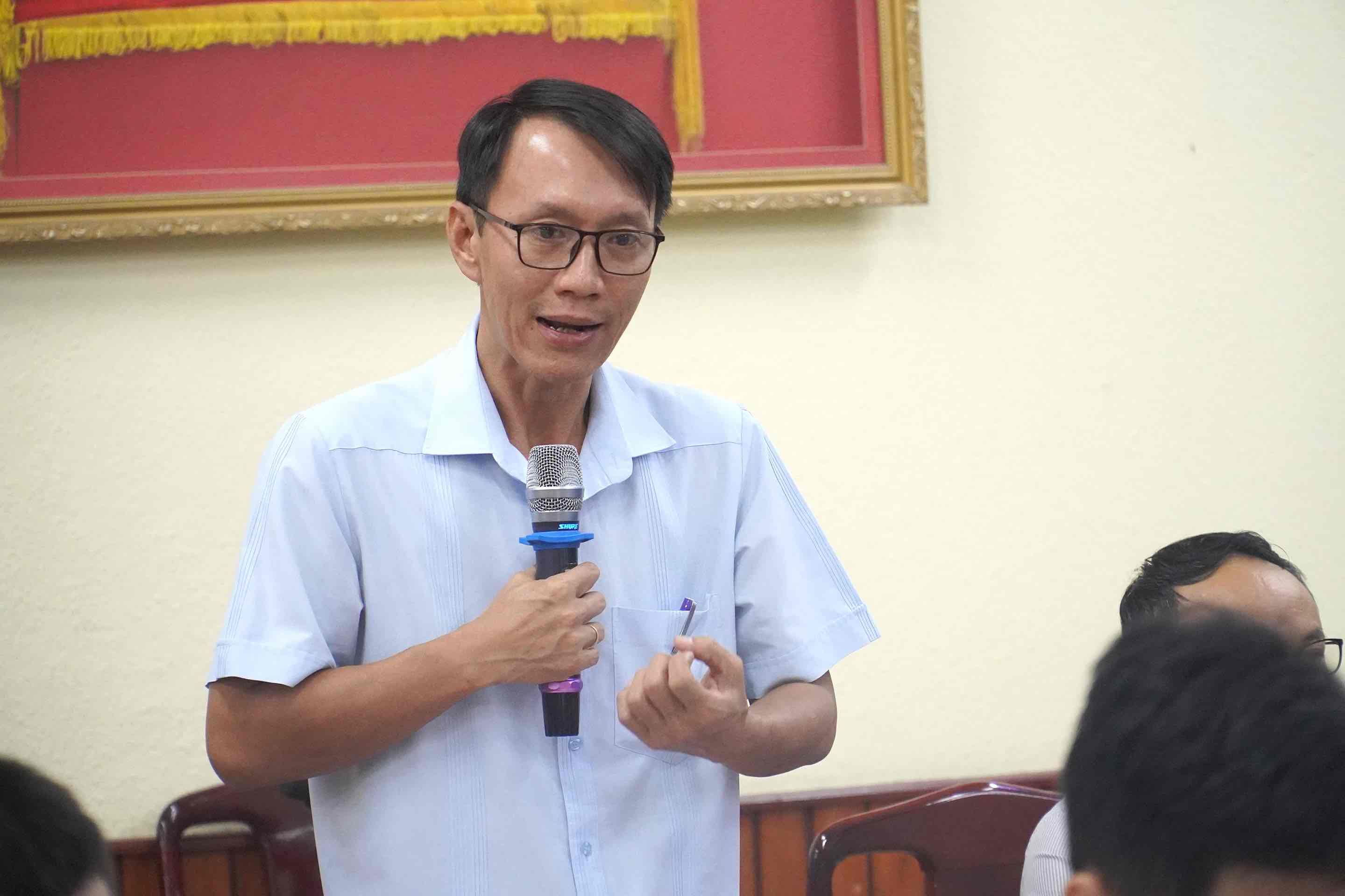 Ong Vu Ngoc Ha - Giam doc Trung tam tu van phap luat Cong doan phat bieu tai buoi lam viec. Anh: HAC
