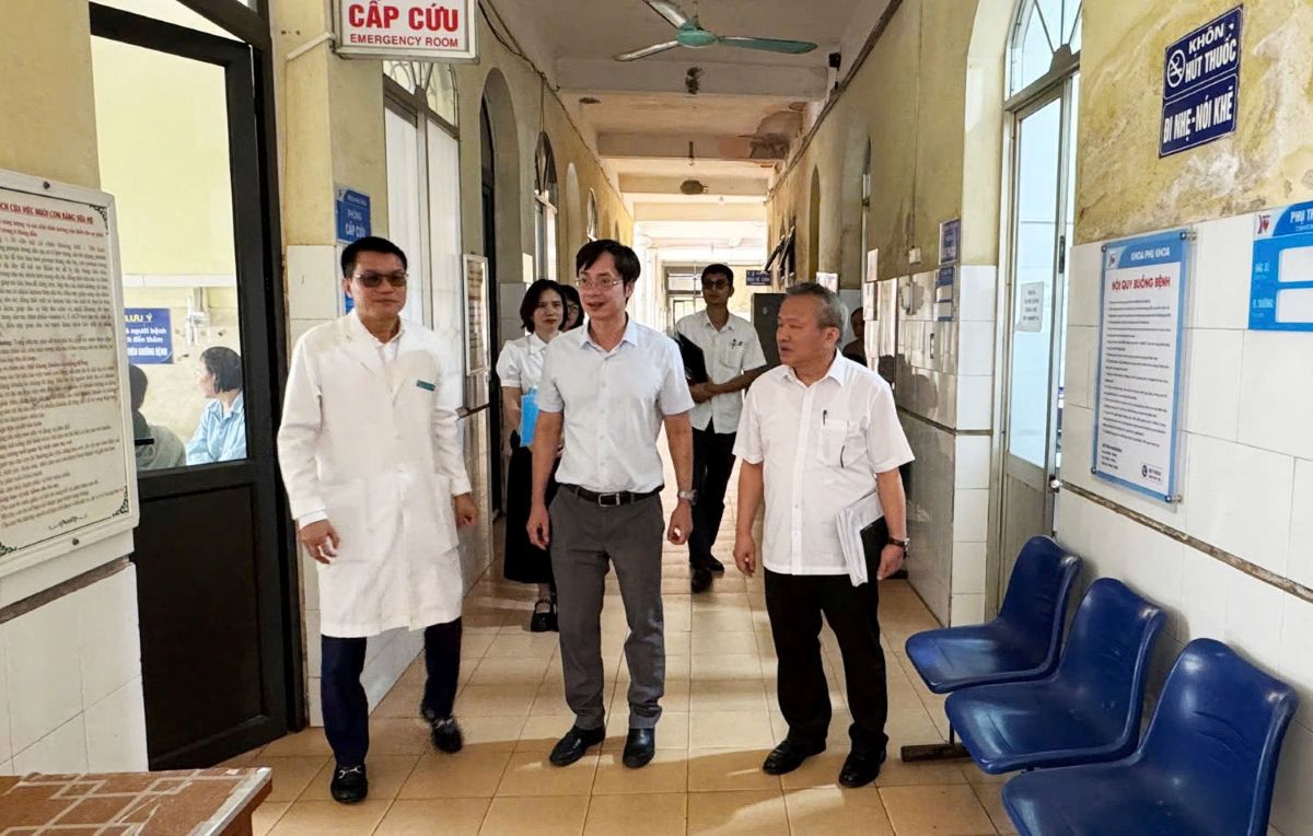 The survey team at Kien An Hospital. Photo: Hai Phong Portal