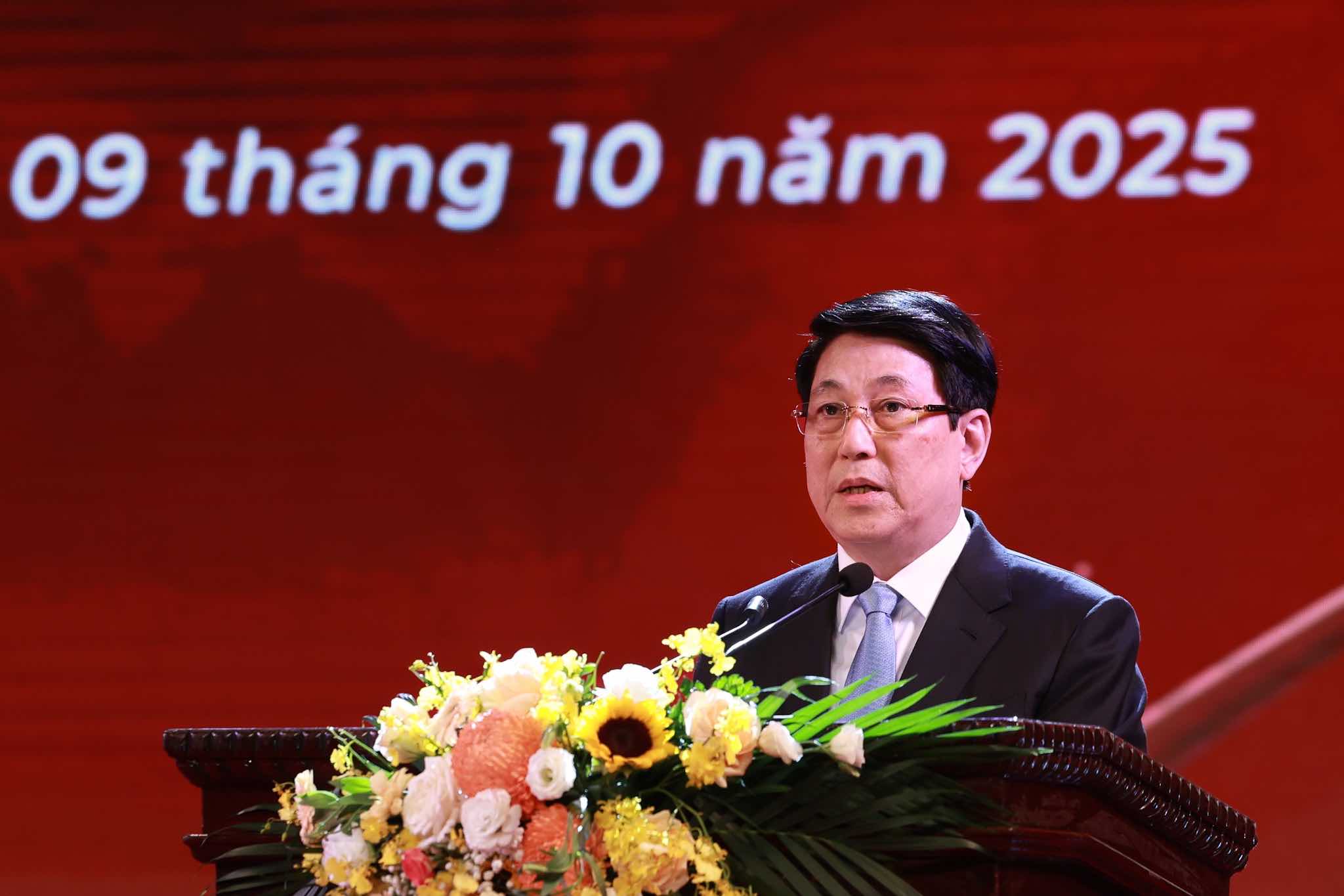 Politburo member and President Luong Cuong gave a speech at the 80th Anniversary of the Vietnam Lawyers' Traditional Day Ceremony. Photo: Hai Nguyen