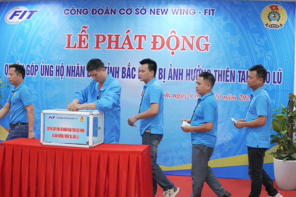 Nguoi lao dong cong ty ung ho tai chuong trinh. Anh: Quyet Chien