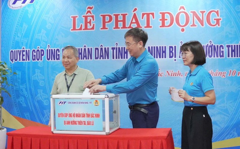 Mr. Thach Van Chung - Member of the Provincial Party Committee, Vice Chairman of the Vietnam Fatherland Front Committee of Bac Ninh province, Chairman of the Bac Ninh Provincial Labor Federation supported the program. Photo: Quyet Chien