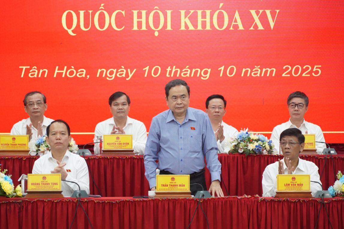 Chu tich Quoc hoi Tran Thanh Man tiep xuc cu tri tai xa Tan Hoa (TP Can Tho). Anh: Ta Quang