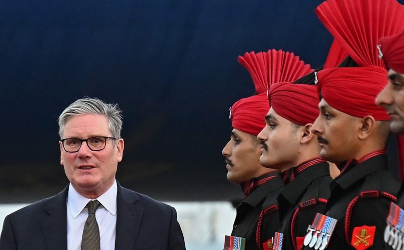 British Prime Minister Keir Starmer at Chhatrapati Shivaji Maharaj International Airport in Mumbai (India) on October 8. Photo: AFP