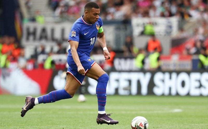 Today's football match schedule is highlighted with the match between France and Azerbaijan. Photo: AFP