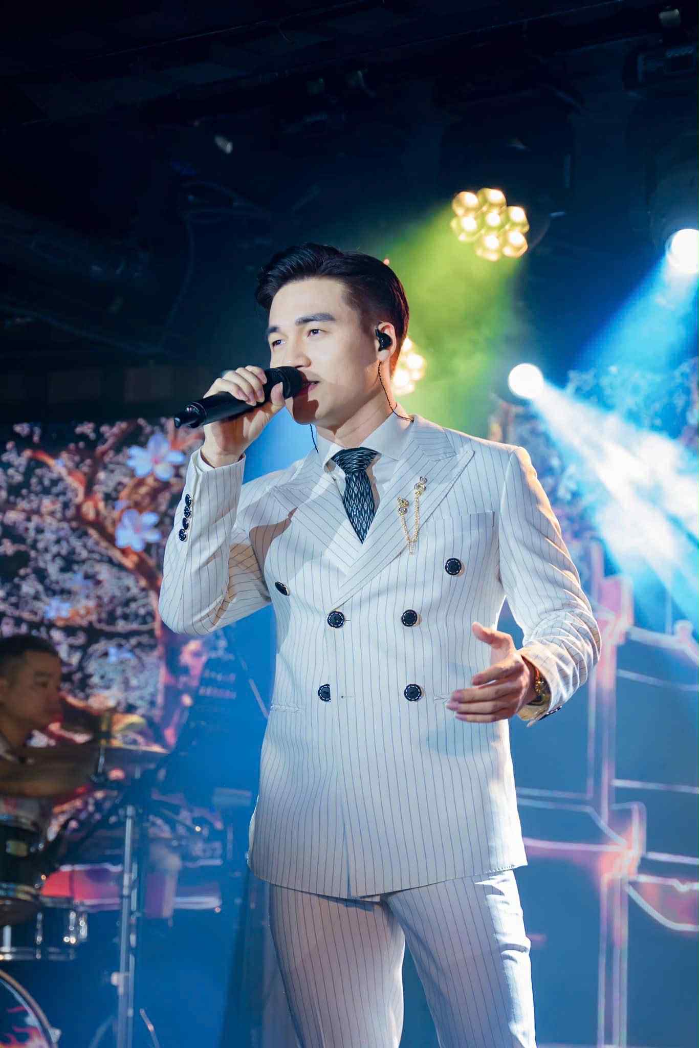 Ca si Trong Hai - tung doat giai Than tuong Bolero 2019 mang den su gan gui trong ca khuc “Xa ban”. Anh: Nhan vat cung cap