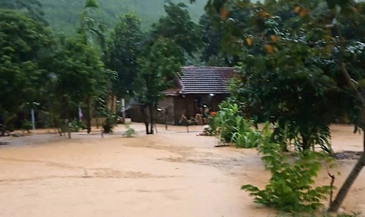 Nhiều nơi tại xã Phong Nha bị ngập do mưa lũ. Ảnh: Hải Trung