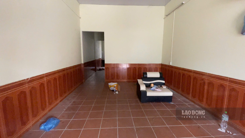 Chi con can nha trong khong sau khi nguoi dan cung do dac duoc chuyen den noi an toan. Anh: Dinh Dai