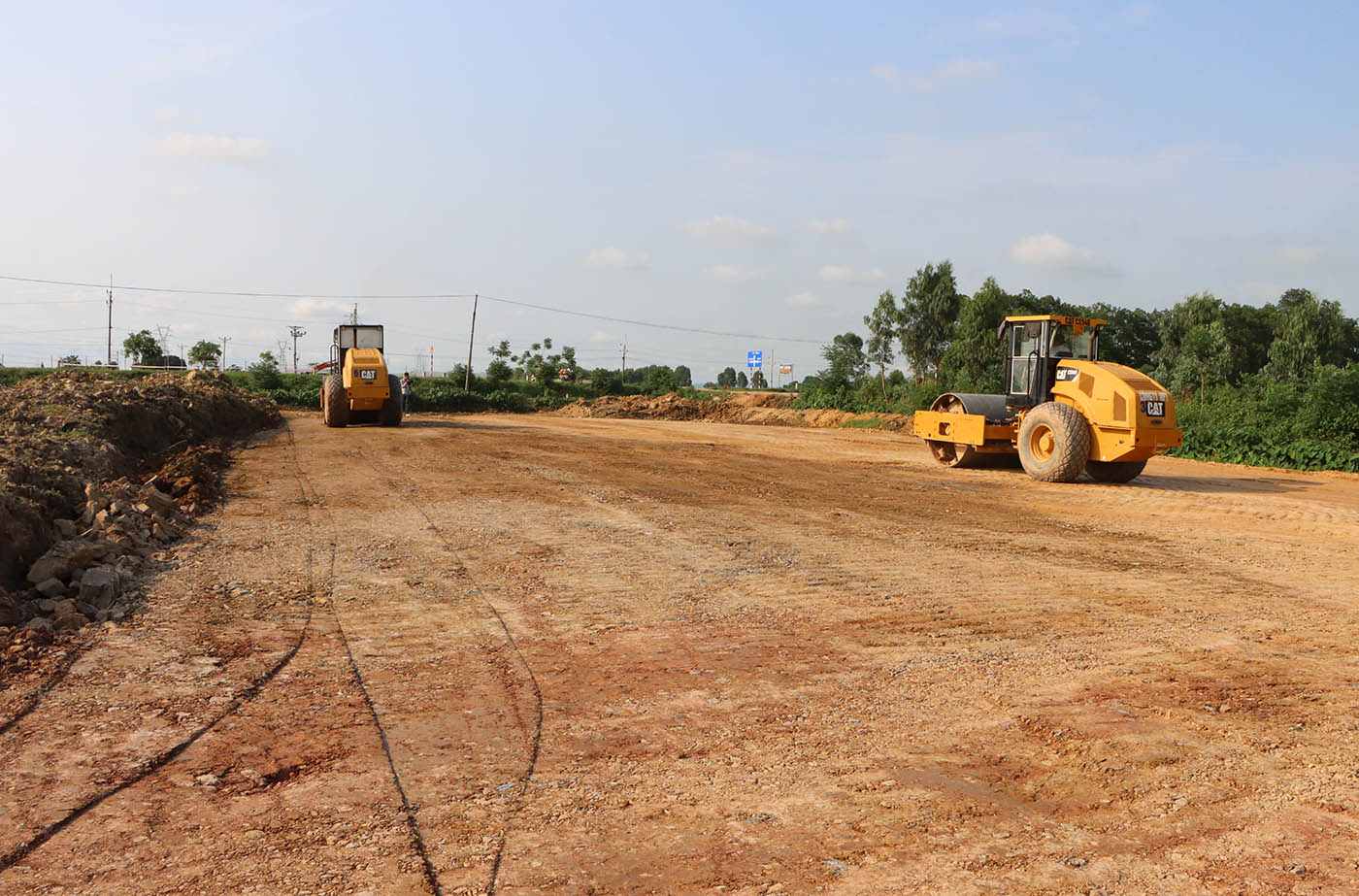 1 road is under construction in Bac Ninh. Photo: Linh Ngoc