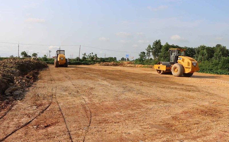 1 road is under construction in Bac Ninh. Photo: Linh Ngoc