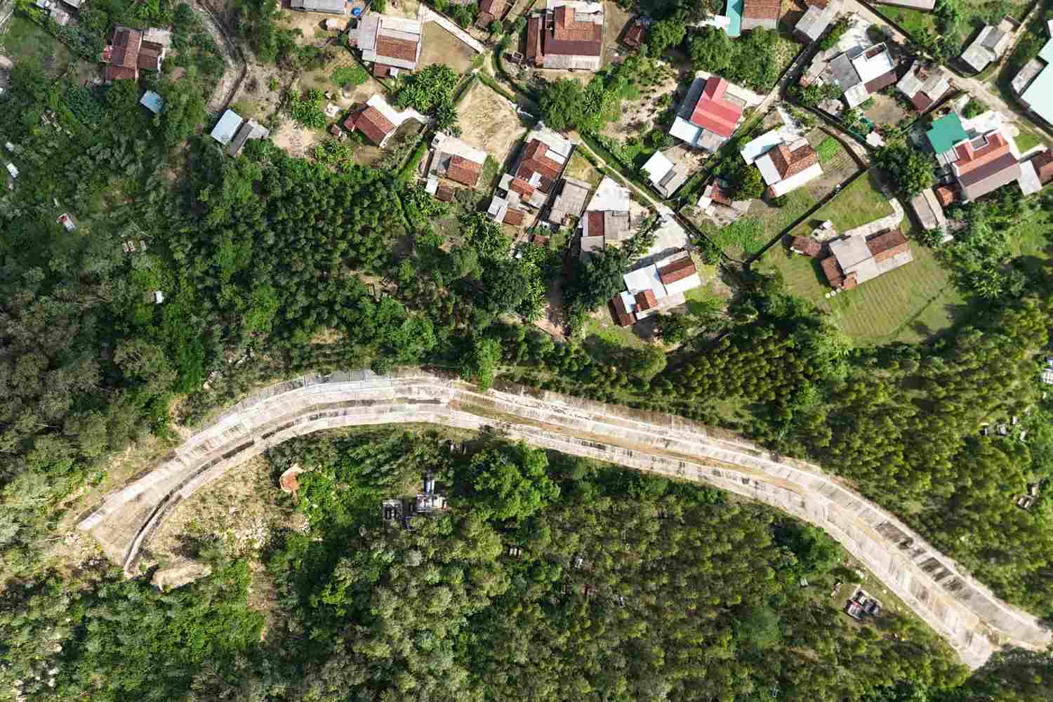 The locality built drainage ditches to prevent rocks and soil from overflowing into people's houses. Photo: Hoai Phuong