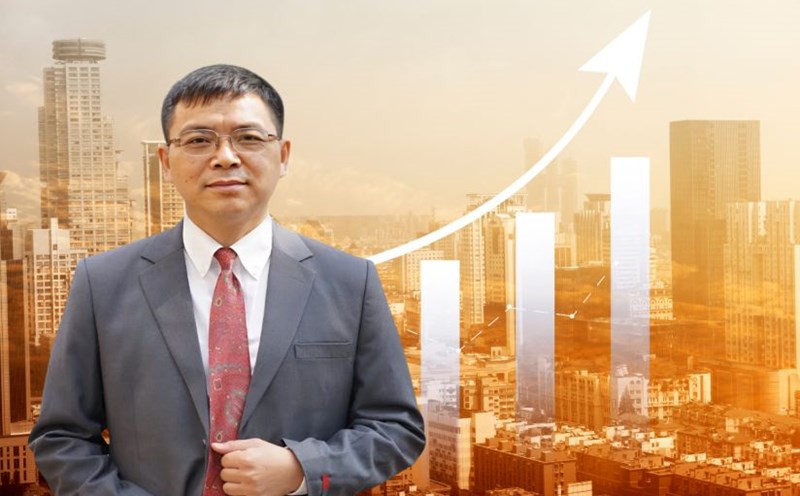 Associate Professor, Dr. Phan Chi Anh - Director of the Institute of Business Administration, University of Economics, Vietnam National University, Hanoi - emphasized the need to encourage people to invest in production and business. Graphics: Thanh Binh