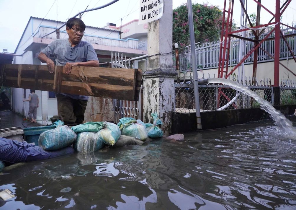 The Ho Chi Minh City area will continue to experience many high tides until the end of the year. Photo: Chan Phuc