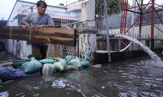 Khu vực TPHCM sẽ còn đón nhiều đợt triều cường đến cuối năm. Ảnh: Chân Phúc
