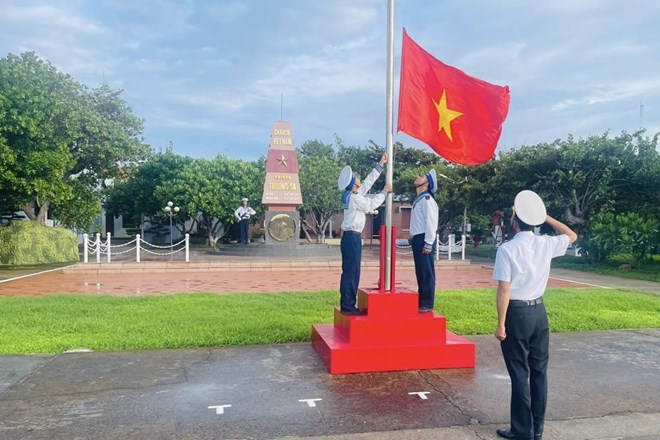 海軍第 146 旅団 - 第 4 地域の兵士たちは、チュオンサ特区の島々における海洋と島の主権をしっかりと守る準備ができています。写真: タン・ヴー