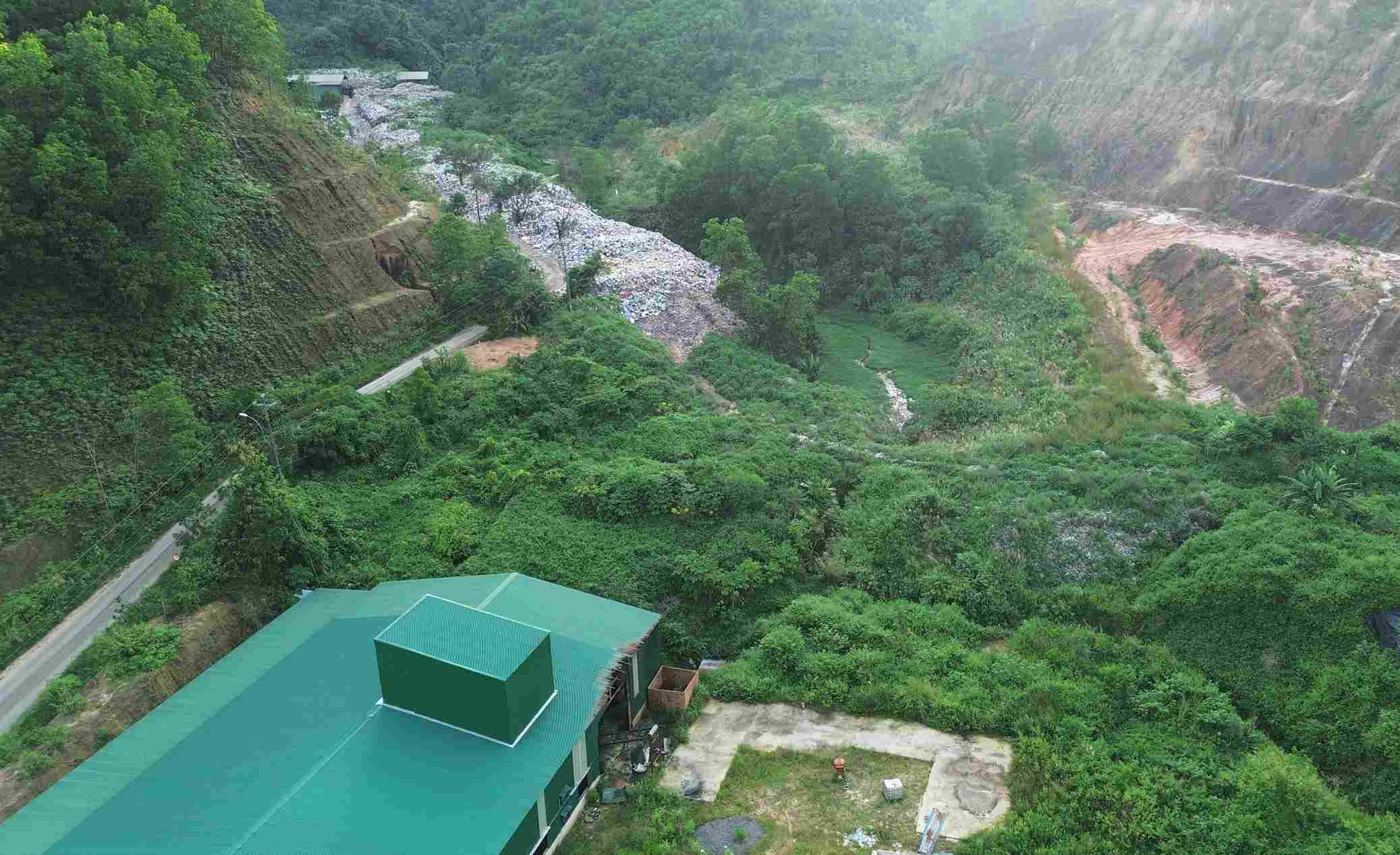 Moi hoat dong tai Nha may xu ly rac Bao Loc da tam dung gan 1 thang qua. Anh: Phuc Khanh