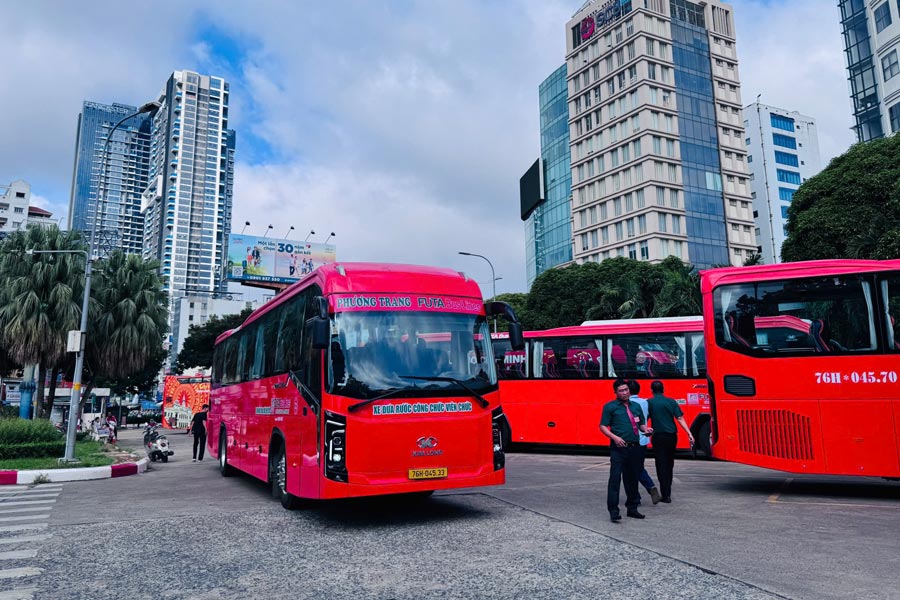 Shuttle buses to and from Binh Duong and Ba Ria - Vung Tau to the center of Ho Chi Minh City have stopped operating since November 1. Photo: Minh Tam