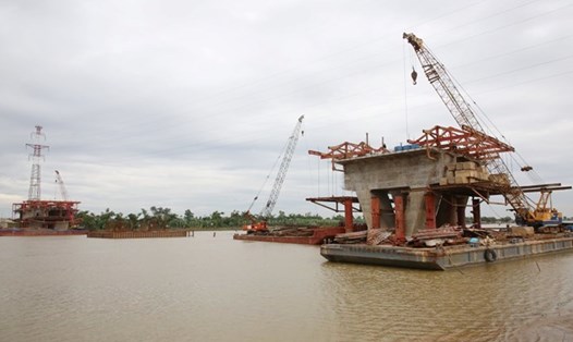 Đẩy nhanh thi công dự án cầu Kênh Vàng nối Bắc Ninh và TP Hải Phòng. Ảnh: Linh Ngọc