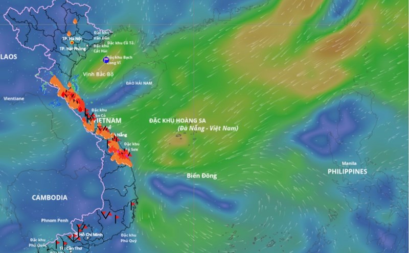 The low pressure area in the East Sea connects with the low pressure trough, causing strong winds and big waves in some sea areas. Photo source: Vietnam Disaster Monitoring System
