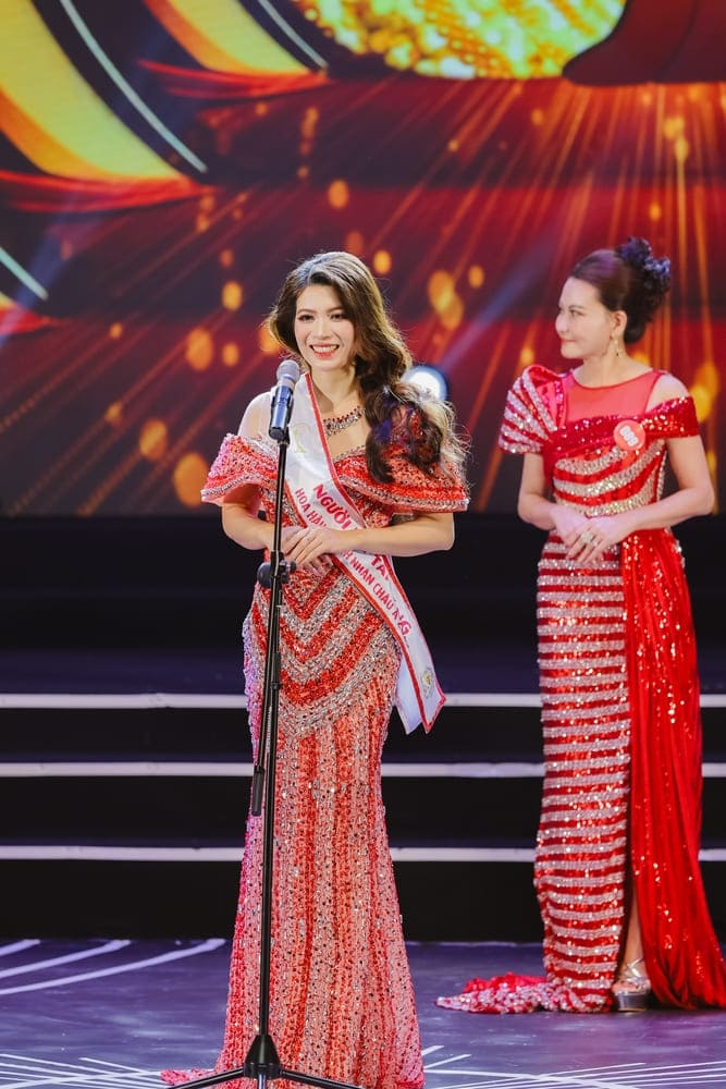 Phan ung xu truyen cam hung cua nu doanh nhan Ban Thi Thu da “cham” den trai tim Ban giam khao. Anh: Team Binh Nguyen