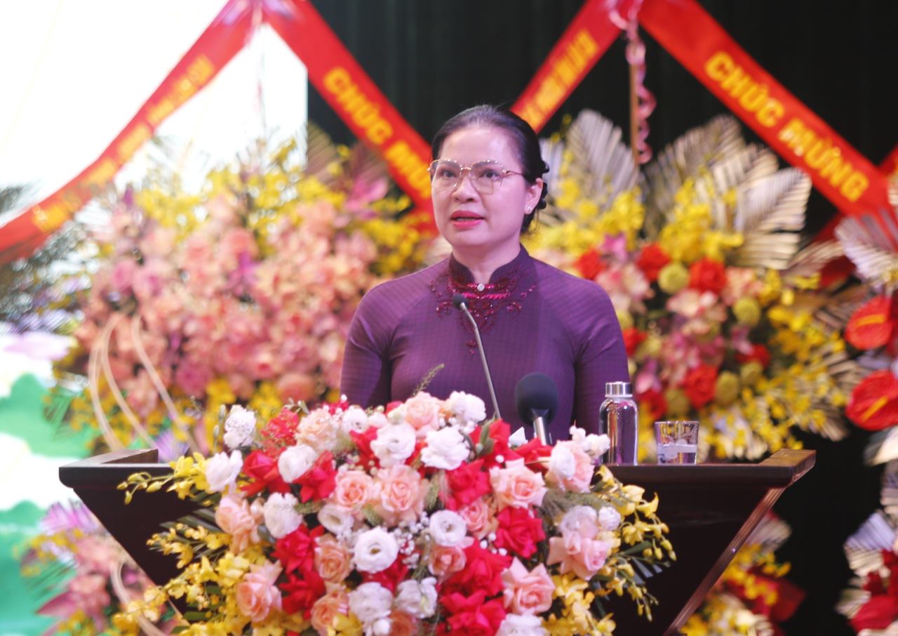 Ba Ha Thi Nga - Pho Chu tich Uy ban Trung uong Mat tran To quoc Viet Nam phat bieu chi dao tai Dai hoi. Anh: Van Duc