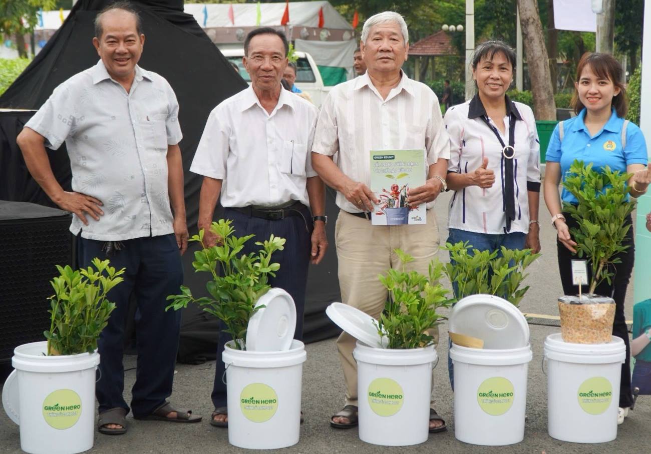 Nguoi dan tham gia Ngay hoi chung tay vi moi truong - Binh Phu xanh 2025. Anh: Ban to chuc cung cap