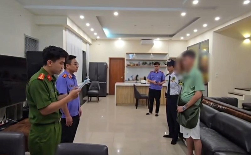 Police search Truong Ngoc Anh's villa to seize iPad and 2 important documents