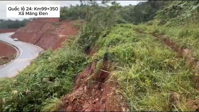 Location at risk of further landslides on Ba Tang slope. Photo: Thanh Tuan